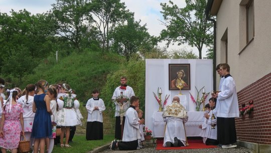 První oltář: modlitba za biskupy, kněze a zasvěcené osoby.          foto: Ladislav Orlovský